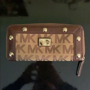 MICHAEL KORS STUDDED WALLET